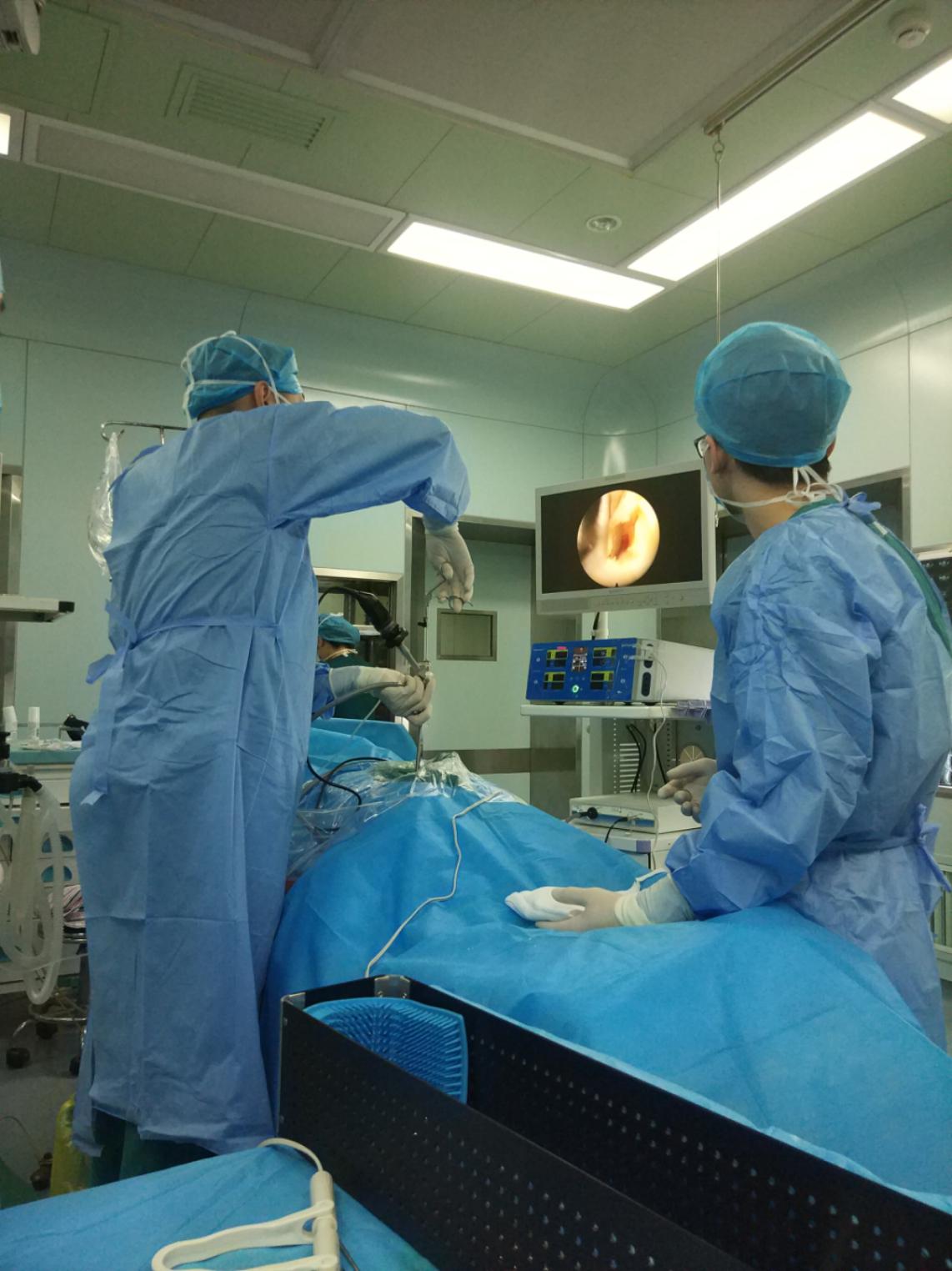 骨科成功开展首例经皮椎间孔镜下髓核摘除术
