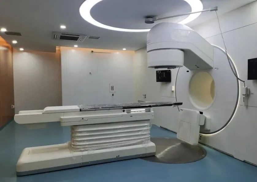 北碚区首台具有CT图像引导功能的直线加速器在市九院放疗中心投入使用